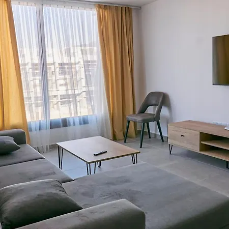Brand New 2br With View And Pool Apartman