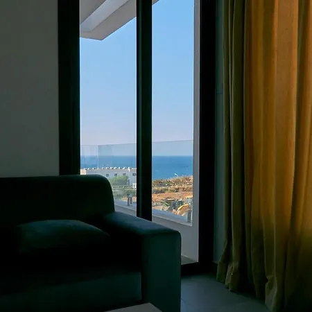 Brand New 2br With View And Pool Apartman Kerínia